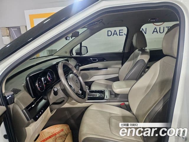 Kia Carnival 2021 — ფოტო 6/16