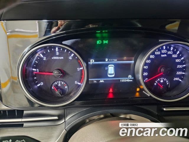 Kia Carnival 2021 — ფოტო 8/16