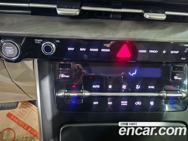 Kia Carnival 2021 — ფოტო 11/16