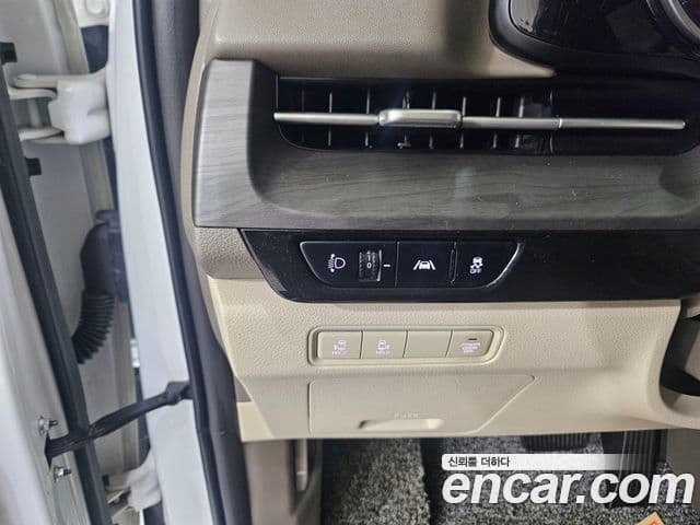 Kia Carnival 2021 — ფოტო 16/16