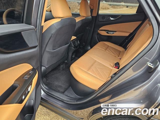 Lexus NX450h+ 2023 — ფოტო 18/20