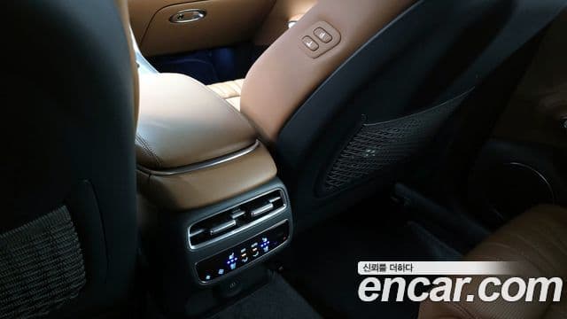 Genesis GV70 2025 — ფოტო 17/20