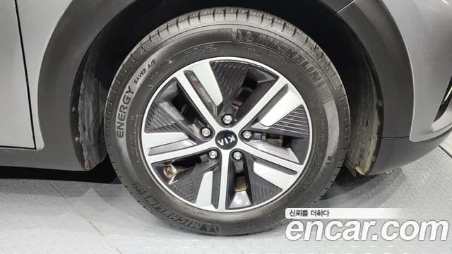 Kia Niro 2020 — ფოტო 5/20