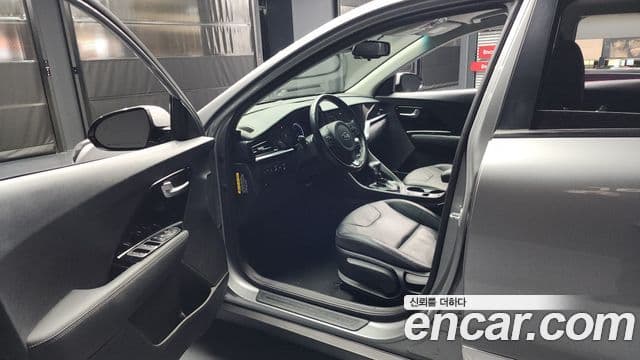 Kia Niro 2020 — ფოტო 10/20
