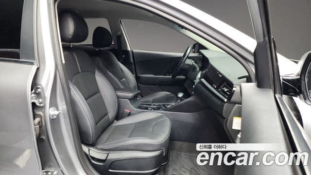 Kia Niro 2020 — ფოტო 11/20