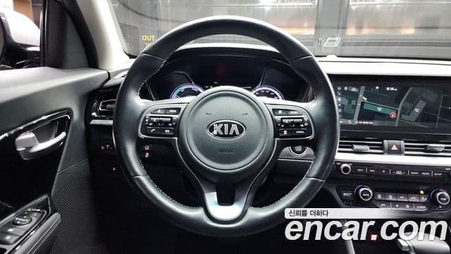Kia Niro 2020 — ფოტო 13/20