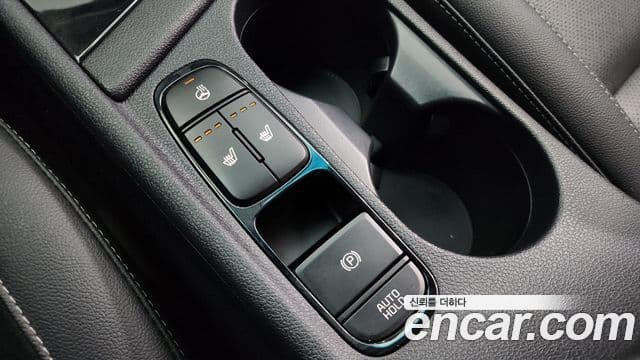 Kia Niro 2020 — ფოტო 17/20