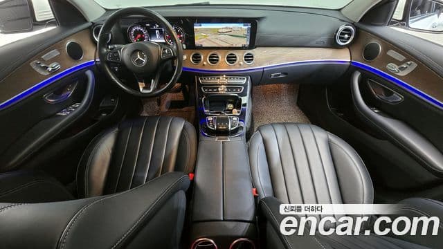 Mercedes-Benz E-Class 2018 — ფოტო 9/20
