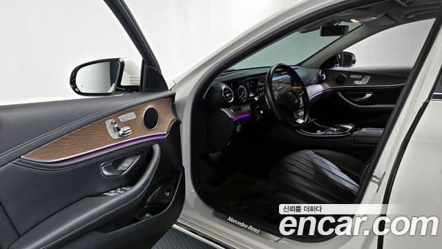 Mercedes-Benz E-Class 2018 — ფოტო 8/20