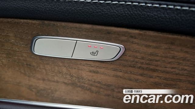Mercedes-Benz E-Class 2018 — ფოტო 17/20