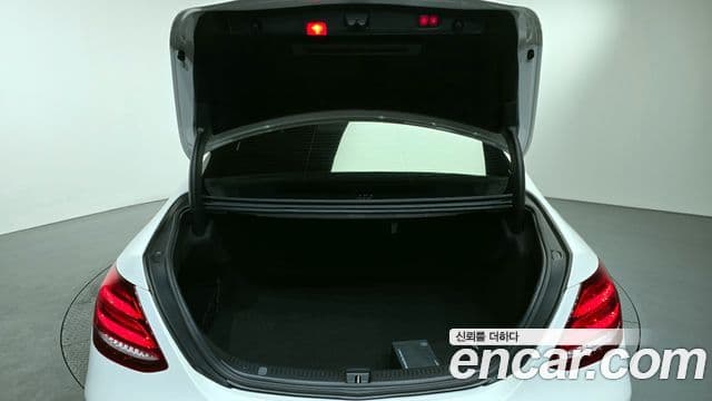 Mercedes-Benz E-Class 2018 — Şəkil 16/20
