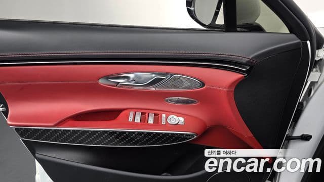 Genesis GV70 2021 — ფოტო 18/20