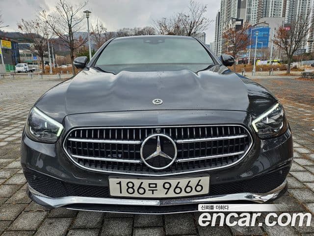 Mercedes-Benz E-Class 2022 — ფოტო 1/20