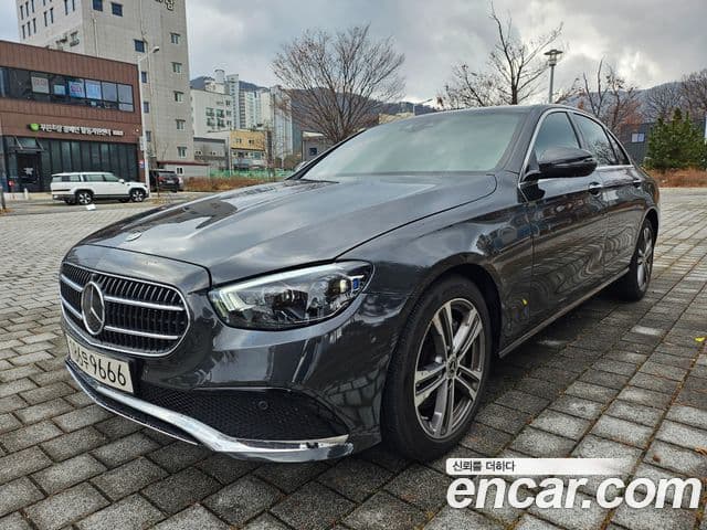 Mercedes-Benz E-Class 2022 — ფოტო 8/20