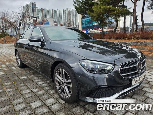 Mercedes-Benz E-Class 2022 — ფოტო 4/20