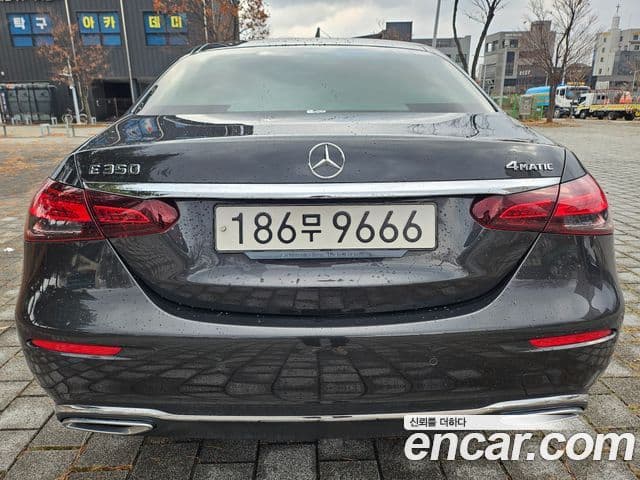 Mercedes-Benz E-Class 2022 — ფოტო 3/20