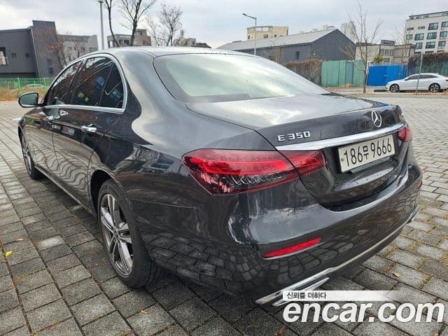 Mercedes-Benz E-Class 2022 — ფოტო 6/20