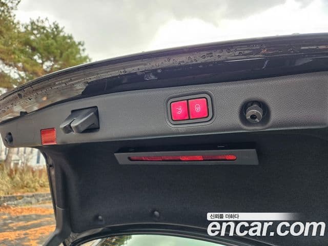 Mercedes-Benz E-Class 2022 — ფოტო 16/20