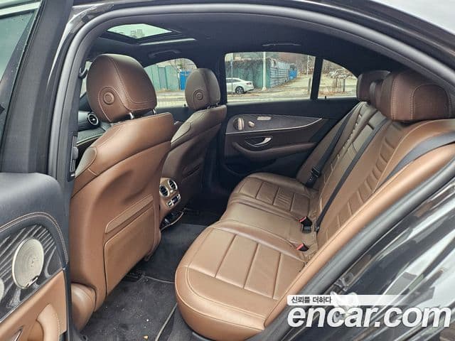 Mercedes-Benz E-Class 2022 — ფოტო 12/20
