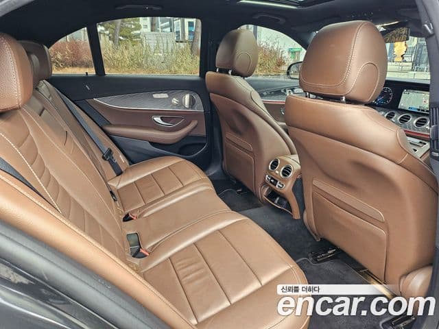 Mercedes-Benz E-Class 2022 — Şəkil 18/20