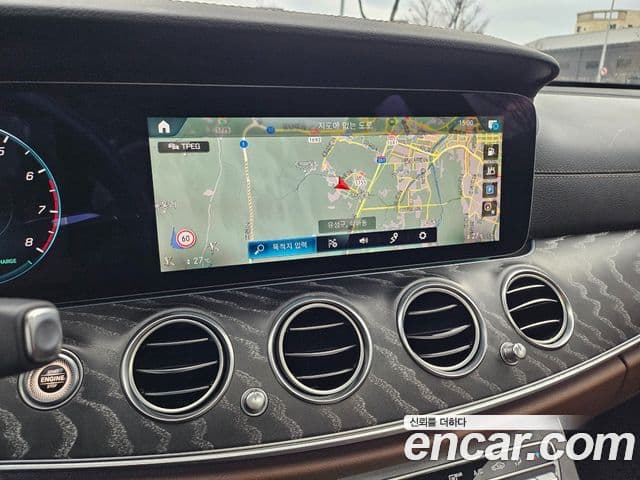Mercedes-Benz E-Class 2022 — ფოტო 10/20