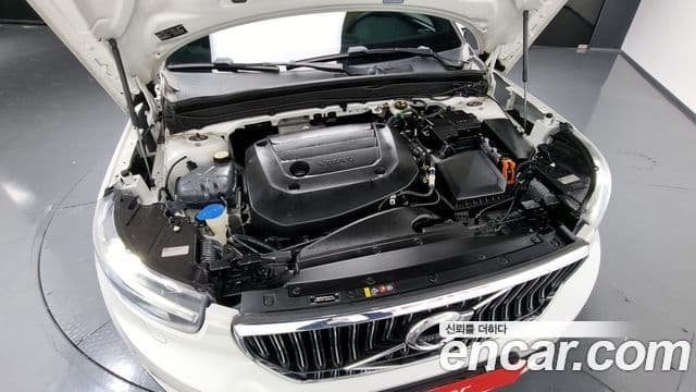Volvo XC40 2021 — Şəkil 8/20