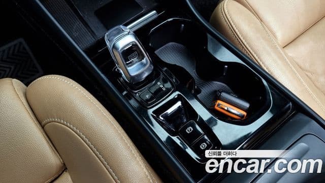 Volvo XC40 2021 — Şəkil 13/20