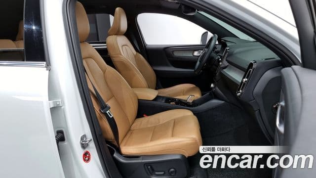 Volvo XC40 2021 — Şəkil 14/20