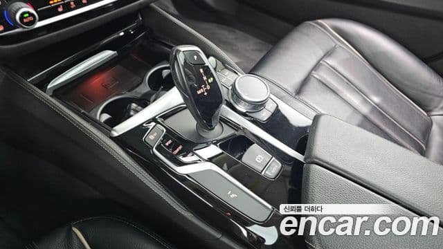 BMW 5 Series 2018 — Şəkil 9/20