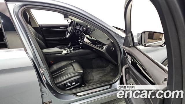 BMW 5 Series 2018 — Şəkil 11/20