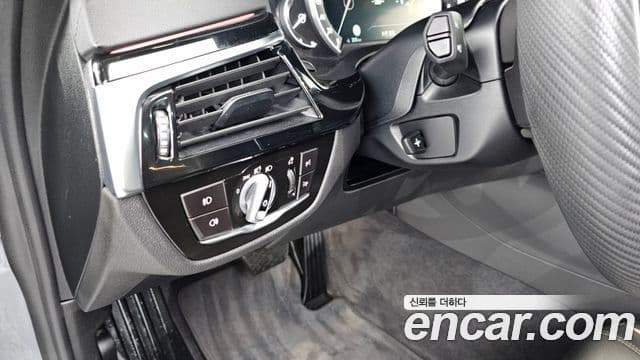 BMW 5 Series 2018 — Şəkil 19/20