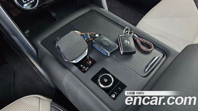 Land Rover Discovery 5 2022 — ფოტო 7/20