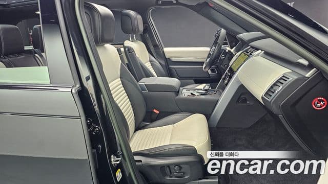 Land Rover Discovery 5 2022 — ფოტო 8/20