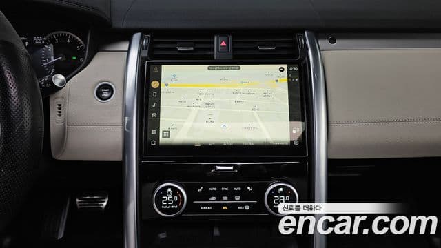 Land Rover Discovery 5 2022 — ფოტო 15/20