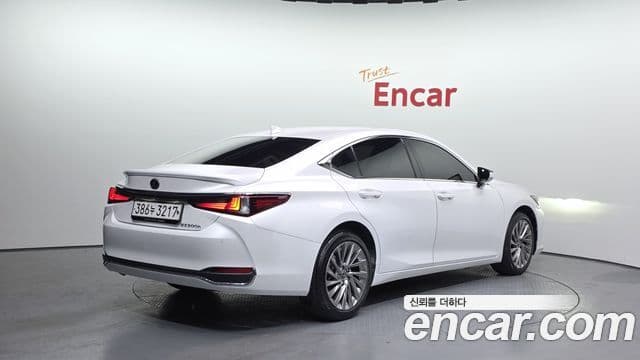 Lexus ES300h 2022 — ფოტო 2/20
