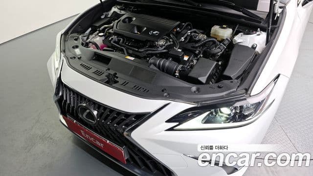 Lexus ES300h 2022 — ფოტო 6/20