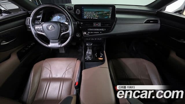 Lexus ES300h 2022 — ფოტო 7/20