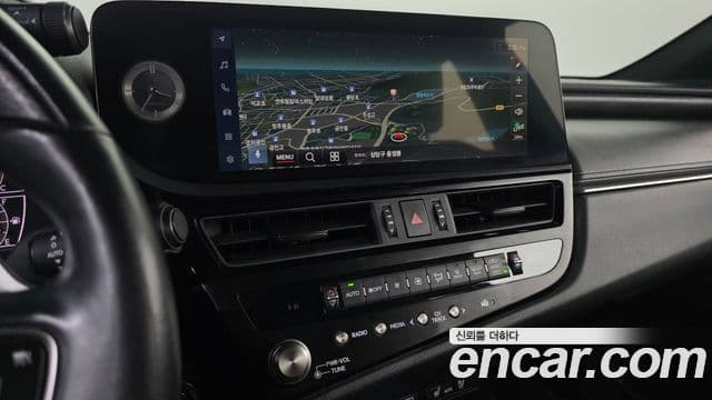 Lexus ES300h 2022 — ფოტო 13/20