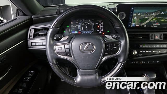 Lexus ES300h 2022 — ფოტო 15/20
