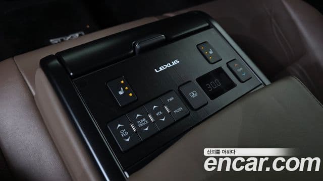 Lexus ES300h 2022 — ფოტო 17/20