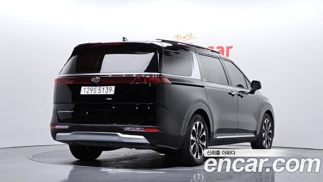 Kia Carnival 2021 — ფოტო 6/20