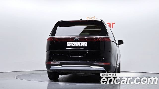 Kia Carnival 2021 — ფოტო 10/20