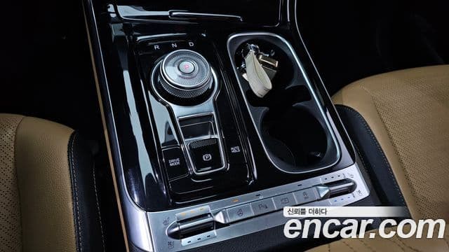Kia Carnival 2021 — ფოტო 16/20