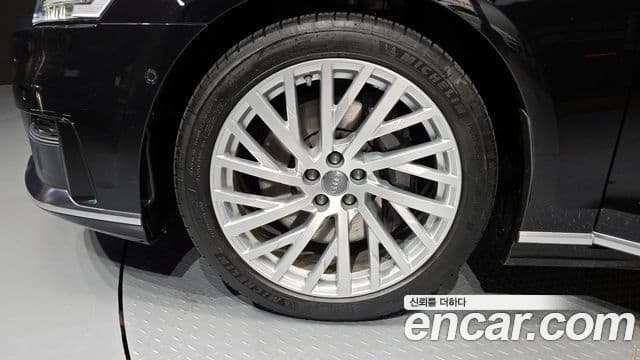 Audi A8 2020 — ფოტო 5/20