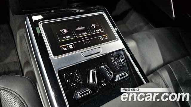 Audi A8 2020 — ფოტო 18/20
