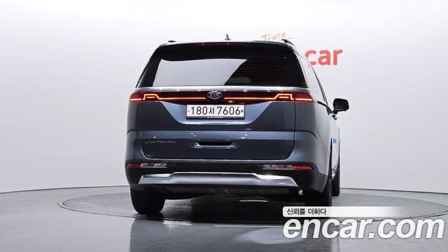 Kia Carnival 2021 — ფოტო 3/20