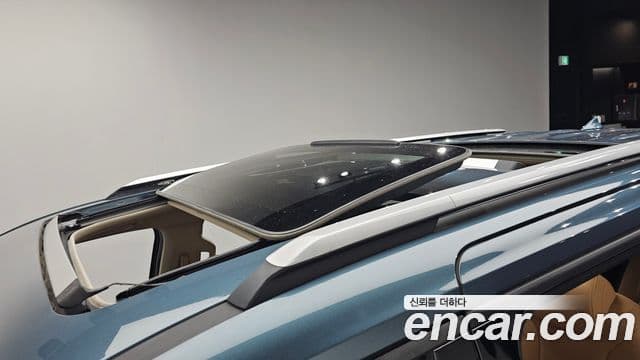 Kia Carnival 2021 — ფოტო 19/20