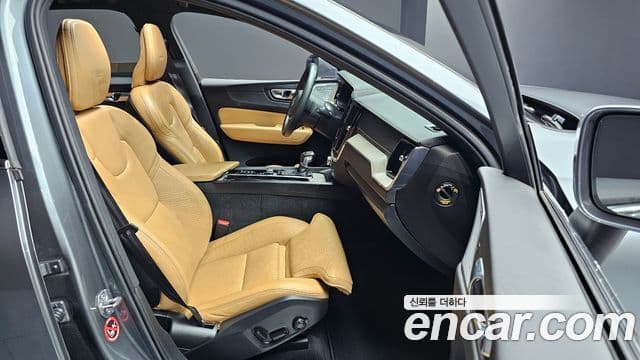 Volvo XC60 2019 — Şəkil 11/20