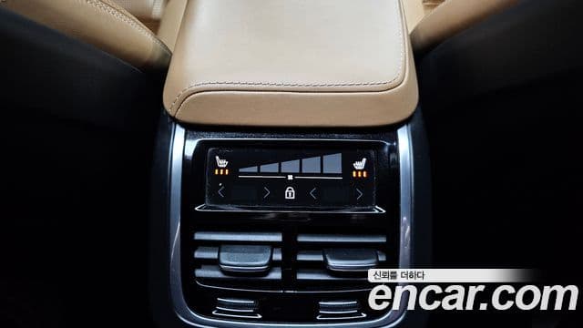 Volvo XC60 2019 — Şəkil 19/20