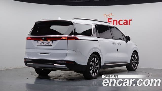 Kia Carnival 2022 — ფოტო 2/20